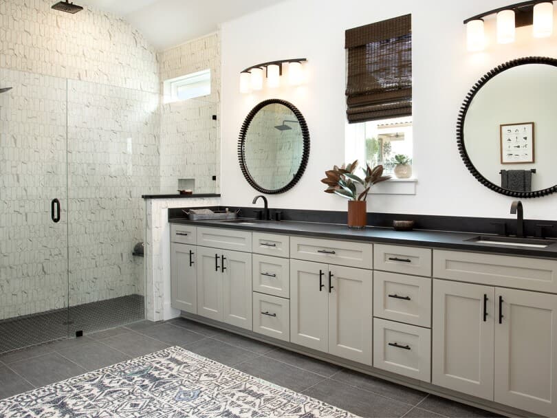 Primary bath with black accents in a Brookfield Residential home in the Austin, TX area