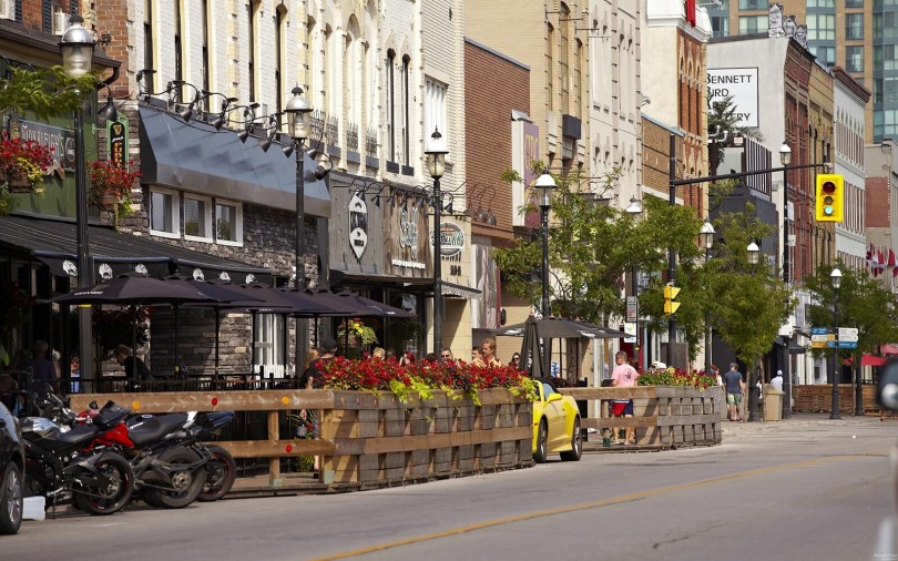 Restaurants and outdoor dining in Baxter, ON